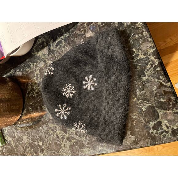Angora and wool snowflake black winter hat - Picture 2 of 3